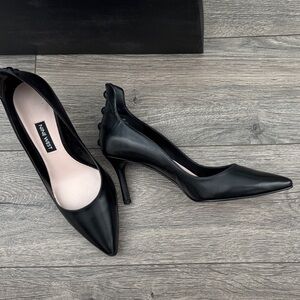 Nine West Classic Black Heels Pointy Leather 6M NWOT